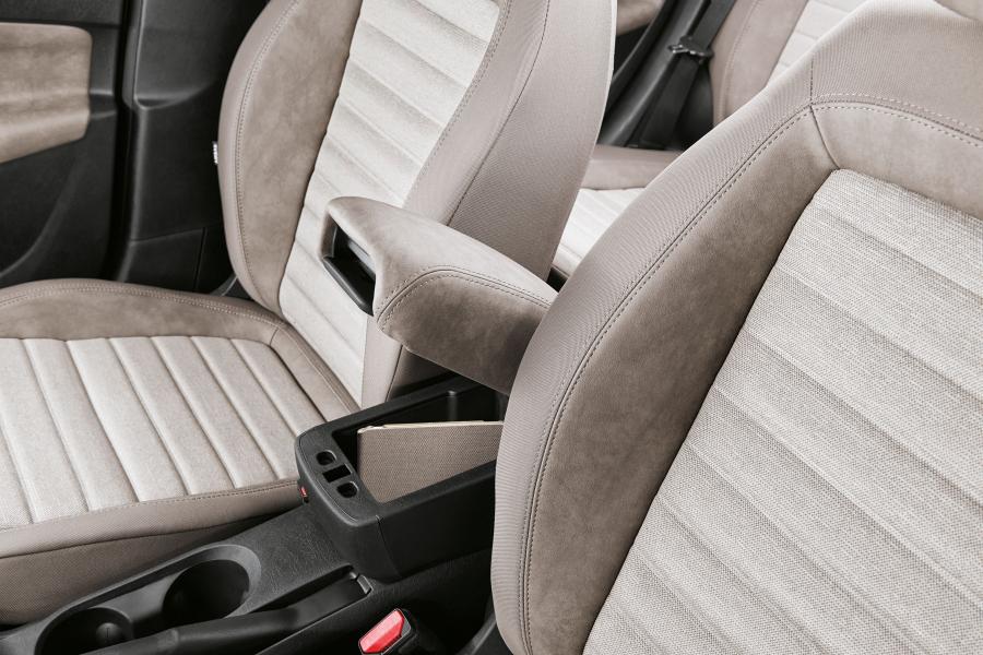 Интерьер Dodge Neon 2016 года  (UAE) (фото 14 из 14)